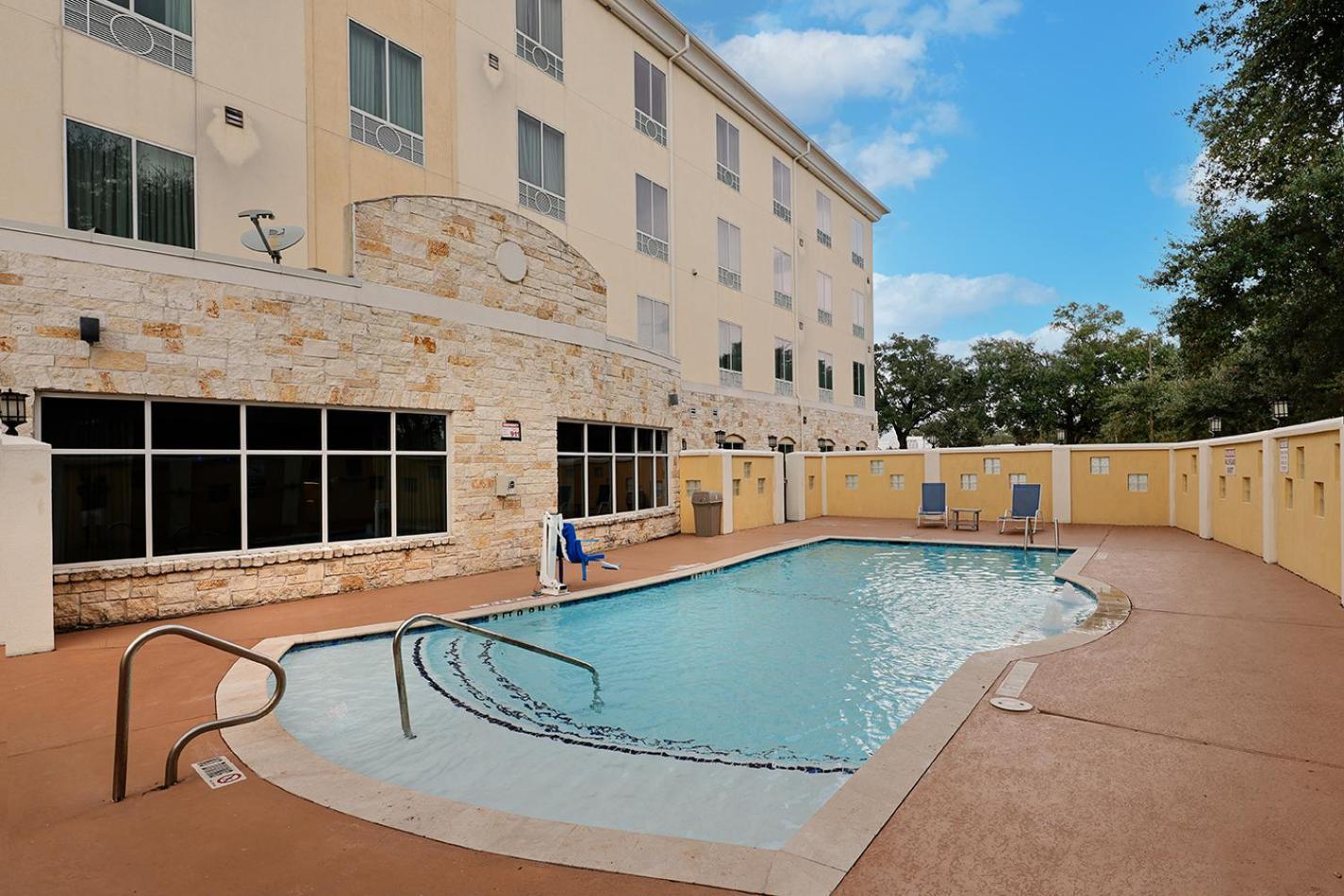 Holiday Inn Express & Suites Houston Northwest-Brookhollow By Ihg Dış mekan fotoğraf